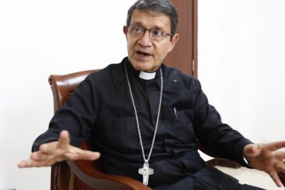 Monseñor Luis Cabrera expuso el comunicado de los obispos.