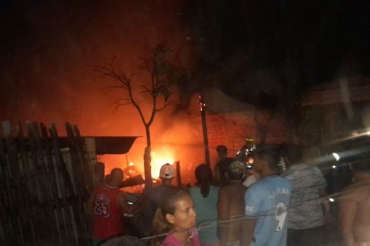 El incendio alarmó al vecindario.