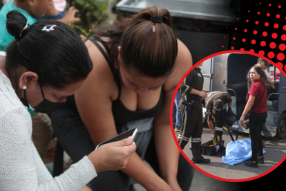 Famiiares del mensajero llegaron a la morgue.