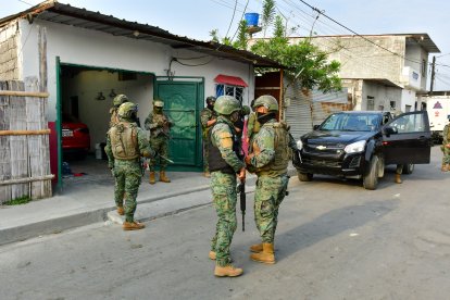 Militares realizaron allanamientos en Durán.