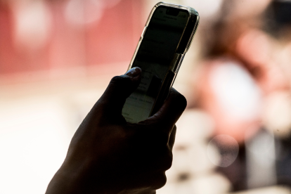 La señal celular ha fallado constantemente durante los apagones de Ecuador.