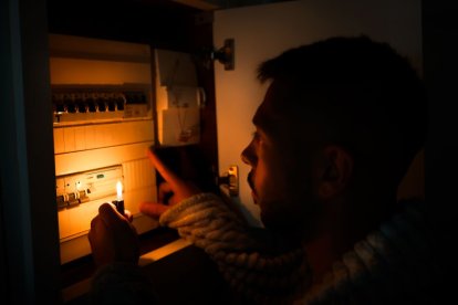 Los cortes de energía se reducen a hasta ocho horas en el día.