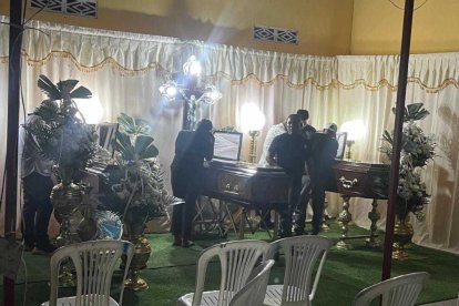 Los tres féretros fueron velados en la casa donde ocurrió el crimen en Jujan.