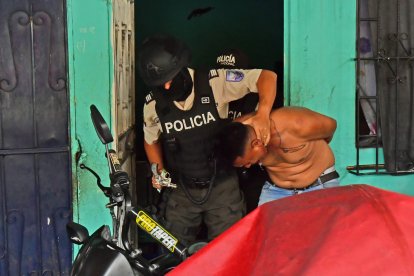 Con las cuatro detenciones efectuadas este lunes (tres hombres y una mujer), 15 personas fueron aprehendidas en el suburbio los últimos siete días.