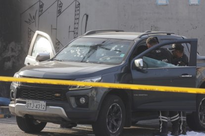 El vehículo se transportaban dos personas, una de ellas resultó asesinada.