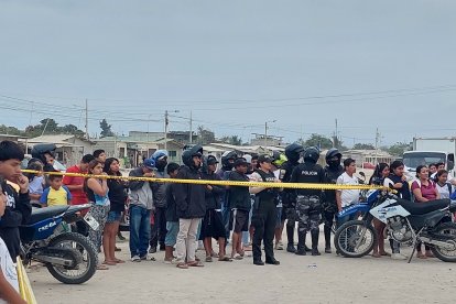 Moradores del sector miraban lo que ocurrió.