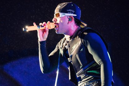 El artista interpretó sus mejores éxitos.