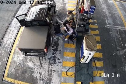 En las cámaras de vigilancia de la estación quedó grabado el delito.