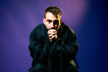 El cantante John Taleb, dejó su nombre artístico de Tres Dedos, para ser Johnta.