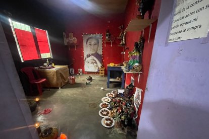 Dentro de la vivienda estaban las osamentas que fueron decomisadas por los agentes del orden.