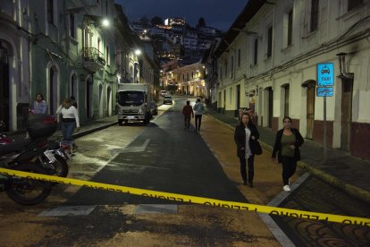 De los 26 locales que están en la calle José Antepara, solo tres funcionan por las noches.