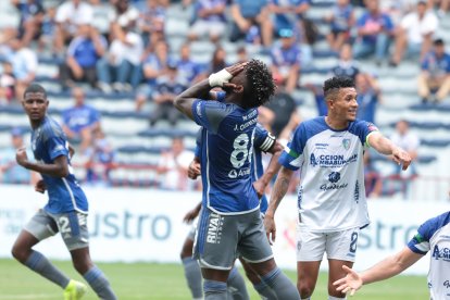 Emelec sacó un empate ante Técnico Universitario.