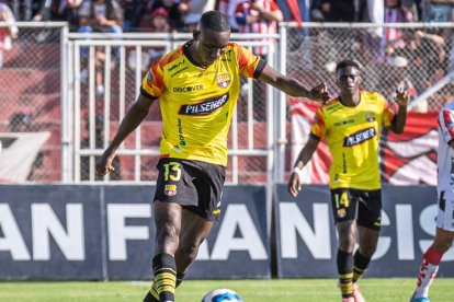 Janner Corozo  logró de penal el gol para Barcelona, en el estadio Bellavista de Ambato.