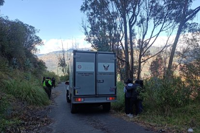 En Pelileo, los dos cuerpos fueron encontrados en una quebrada.