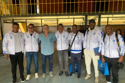 Algunos de los exfutbolistas y glorias de la selección durante una de sus últimas visitas al estadio Olímpico Atahualpa en calidad de estudiantes.