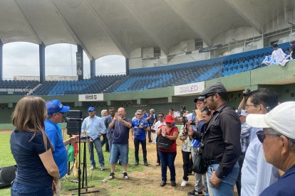 Roberto Gilbert hablando de lo que se hará en Emelec.