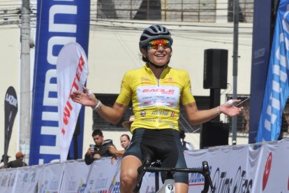 Esther, nacida en Dayuma (Orellana) e integrante del equipo Eagle Bike, cerró una Vuelta 2024 exitosa. El año que viene irá al Pato Bike de México.