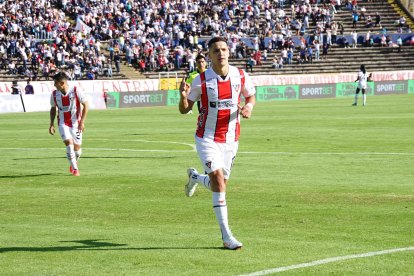 El paraguayo Álex Arce logró sumar 24 goles con los 3 que hizo a Católica.