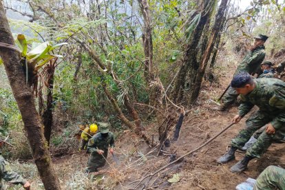Las Fuerzas Armadas también han colaborado en la sofocación de las llamas.