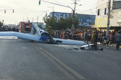 La aeronave cayó en plena vía del cantón La Libertad.