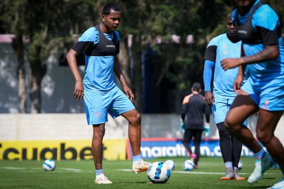 Los albos entrenan en espera de conocer si recuperarán los tres puntos perdidos por una sanción.