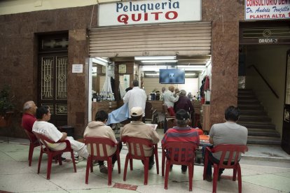 No es una postal de la década del 80. En Quito todavía hay peluquerías tradicionales que se resisten a morir.