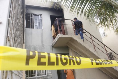 La casa estuvo envuelta en llamas, por una vela.