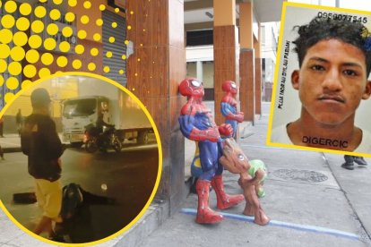 Momento en que le prendieron fuego, mientras yacía tendido en la calzada.