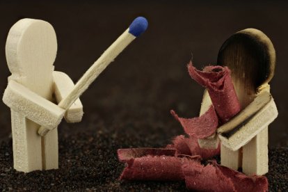 Muchas personas no miden las consecuencias de usar el material explosivo.