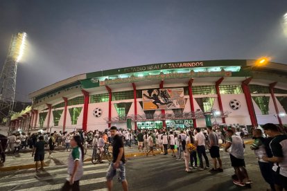 Una fiesta se vive en el estadio Reales Tamarindos.