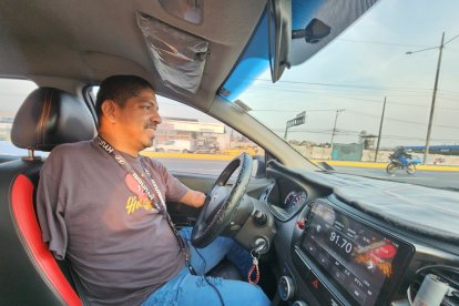 Andrés Jara, de 41 años,  se esfuerza por mostrar que no importa cuán difícil sea la vida, siempre hay una salida.