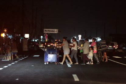 Comerciantes ambulantes se van ‘soplados’ cuando empiezan los cortes, por temor a robos.