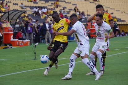 Janner Corozo, autor del 2-1 transitorio, lideró el ataque del Ídolo en el Monumental.