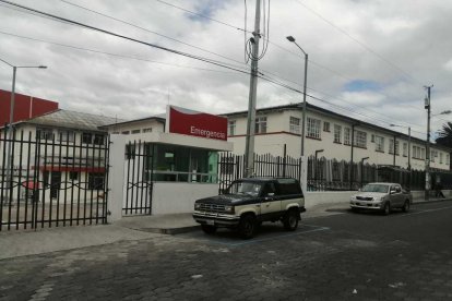 La niña fue llevada al Hospital General de Latacunga por su padre.