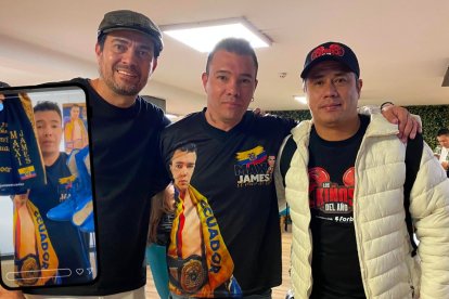 Maxi James (centro) es boxeador profesional junto a Jaime Kaviedes y Armando Paredes.