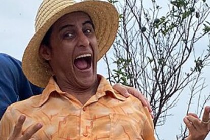 Julio Larrea conocido por su papel de Compadre Gerónimo, en la serie televisiva Mi Recinto.