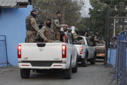 Militares ingresan a la Penitenciaría del Litoral este miércoles 4 de diciembre de 2024.