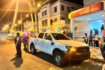 Así quedó el vehículo del director de la cárcel de Machala.