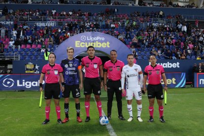 Richard Schunke y Ezequiel Piovi son los capitanes de Independiente del Valle y Liga de Quito.