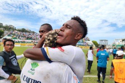 Los jugadores de 22 de Julio estallaron en lágrimas tras la clasificación.