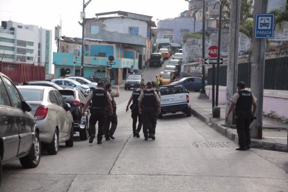 La Policía realizó un operativo en el cerro de El Carmen.