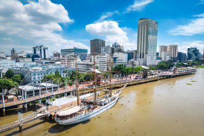 Un transporte fluvial moderno en Guayaquil requiere voluntad política para triunfar, según expertos.
