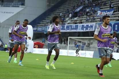 Jackson Rodríguez destaca como lateral izquierdo.