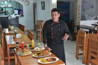 José Andrade se inventó un platillo al que bautizó como ‘reportero’, para honrar a sus amigos.