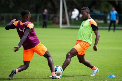Los albos entrenaron con alegría tras haber dado el primer paso hacia el título de la LigaPro.