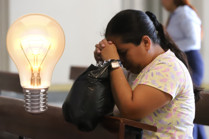 Feligreses agradecen por el fin de los apagones en Ecuador.