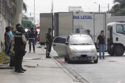 El vehículo y los cuerpos fueron hallados en el sector de Stella Maris.