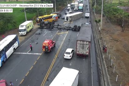 La novedad vial se produjo entre tres vehículos, informó el ECU 911.