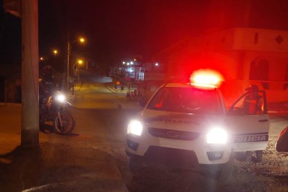 La Policía llegó al sector para el levantamiento de cadáveres.