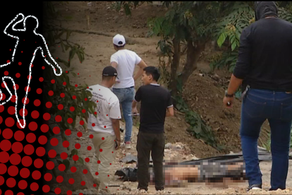 Los dos cadáveres estaban a tres metros de distancia uno del otro.